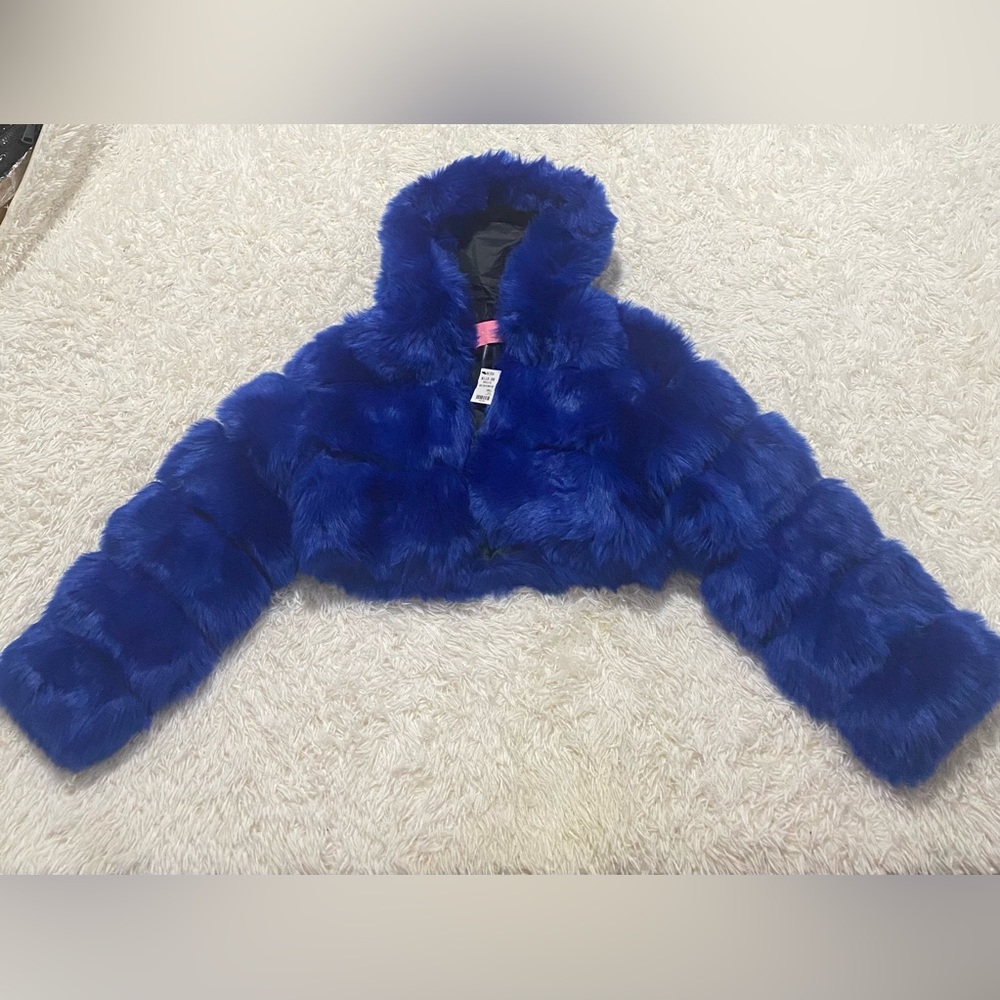 AZALEA WANG GRACELLE FAUX FUR CROPPED JACKET IN BLUE